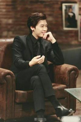下巴翘翘的男人命好不好  男人下巴翘好吗
