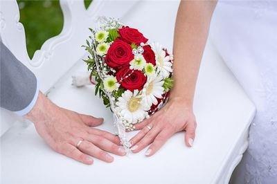2025本命年结婚好吗_蛇年本命年结婚好吗_