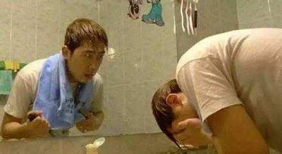 为什么半夜不要照镜子_会给自己带来哪些影响