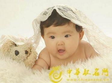 2025蛇年宝宝起名喜与忌 如何才能让名字好听