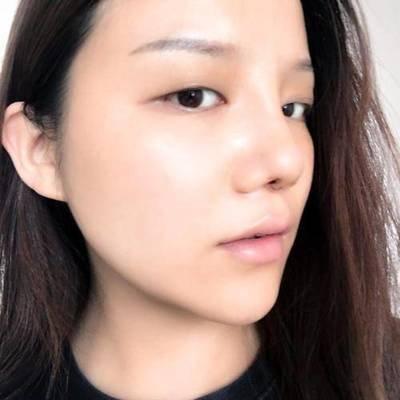 低鼻梁面相女人，女人鼻梁低面相好不好