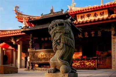 做梦梦见自己进入寺庙或座在寺庙里是什么意思