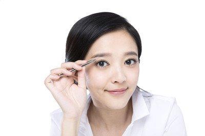 八字眉的女人命好不好 八字眉女人命运