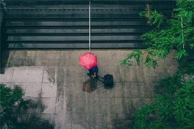 做梦梦见陌生人闯进自己的家里是什么意思