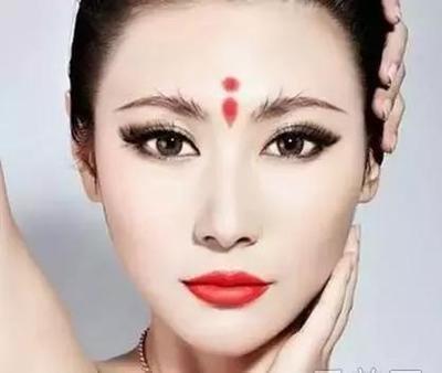 女人印堂有痣 印堂长痣的女人命运如何
