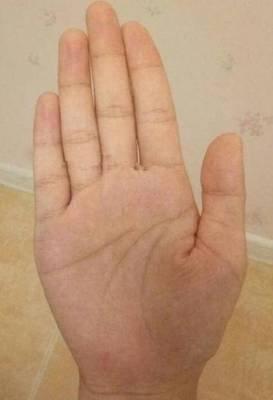 女人右手断掌好吗 右手断掌女人一生运势分析