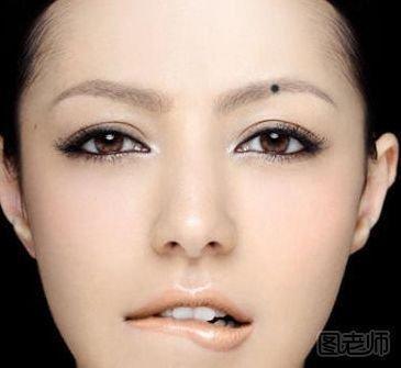 图解女人脸上长痣的吉凶 女人脸上长痣代表着什么