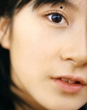 女人左眼下有痣的面相好吗 眼睛周围长痣好不好