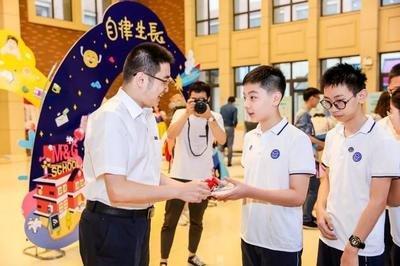 在学校里最受欢迎的生肖  跟老师同学的关系很好