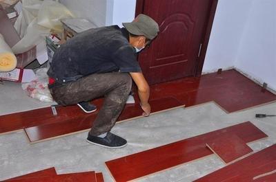 地板高低不平有办法修补吗 地板高低不平如何修补