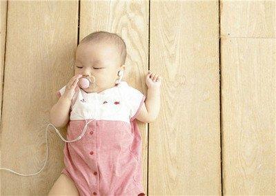 孕妇梦见胎动(孕妇梦见胎动突出小手)