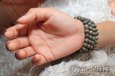 手掌厚的女人命运好不好 看女人手掌了解命运