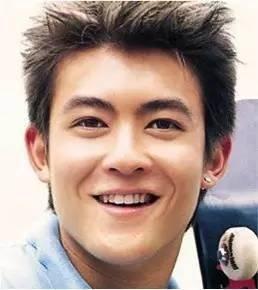 桃花眼的男人面相图解 男人长桃花眼说明了什么