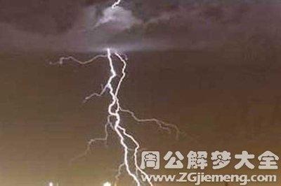 梦见下雨是什么意思(孕妇梦见下雨是什么意思)