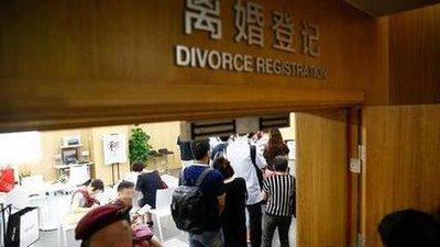 母亲做梦梦见已故的丈夫睡在自己身边