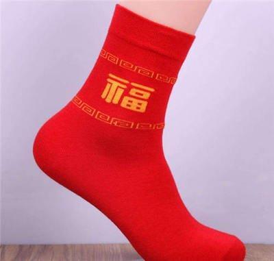 男人梦见穿红袜子有着怎样的象征含义