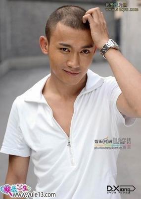 男生额头高是因为什么 男人额头高好不好