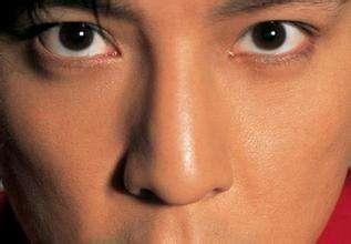 男人鱼尾纹上扬面相好不好 鱼尾纹上扬的男人命运怎样