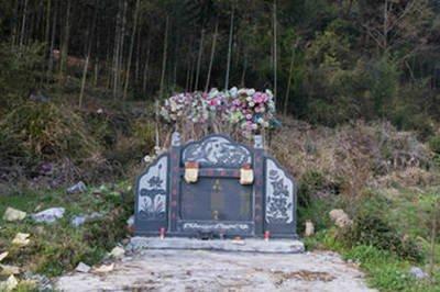 给先人选择墓地为什么要依照墓地风水图解