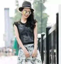 跟潮流的女生肖 很时尚潮流的生肖女