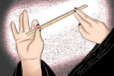 门口对着下楼的楼梯是容易漏财的家居风水禁忌