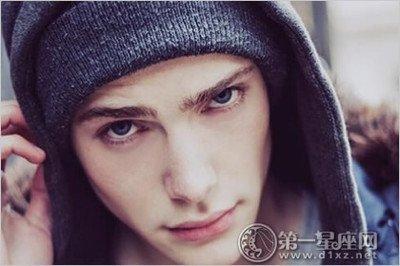 面相分析男人厚嘴唇面相好坏 男人嘴唇厚意味着什么