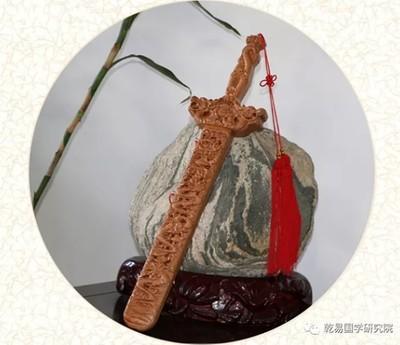 风水法器大全：金钱剑和桃木剑、镇宅宝剑摆放位置介绍