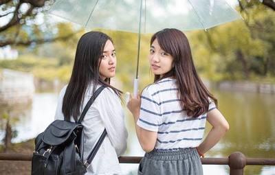 梦见闺蜜(梦见闺蜜死了又活了是什么意思)